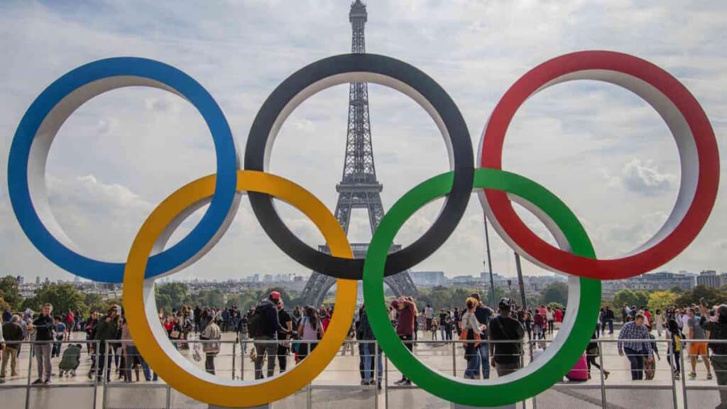 How to Network with Other Olympic Fans in Paris